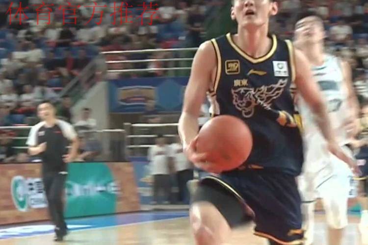 天赋完爆王洪泽!广东“新四号位”正式上位,这可是杜锋的杀手锏 天赋完爆王洪泽!广东“新四号位”正式上位,这可是杜锋的杀手锏